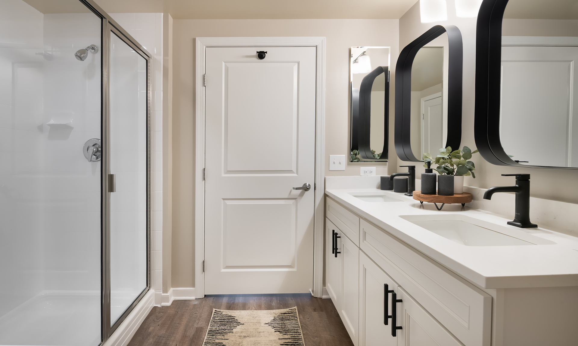PearsonSquare_INT_Apartments_Bathroom_GregDohler_082024